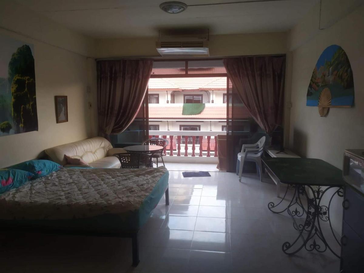 Artem'S Guesthouse Jomtien Beach Exterior photo
