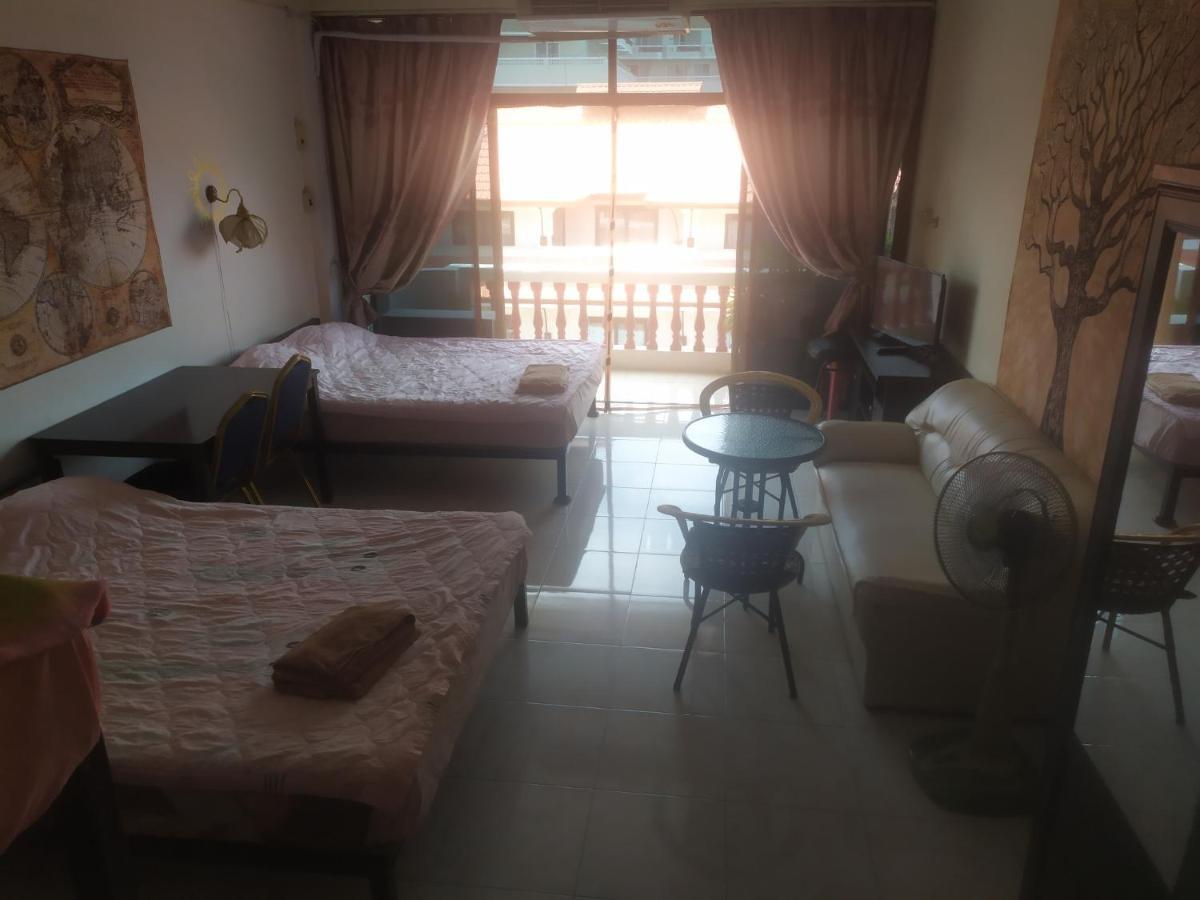 Artem'S Guesthouse Jomtien Beach Exterior photo