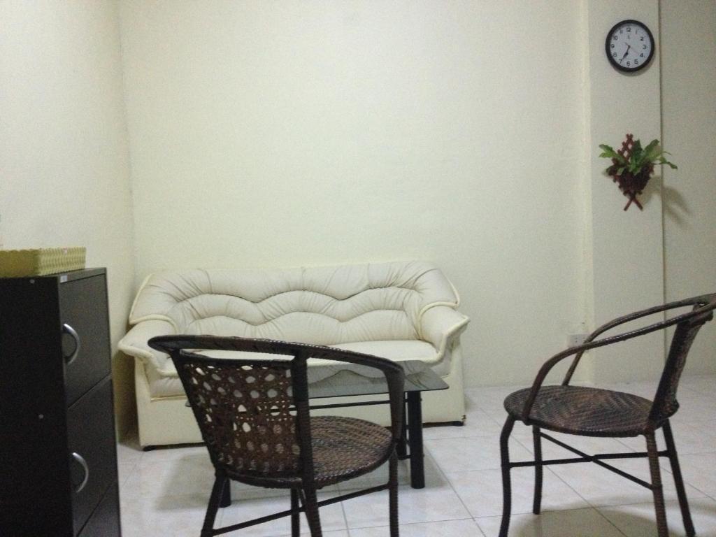 Artem'S Guesthouse Jomtien Beach Exterior photo