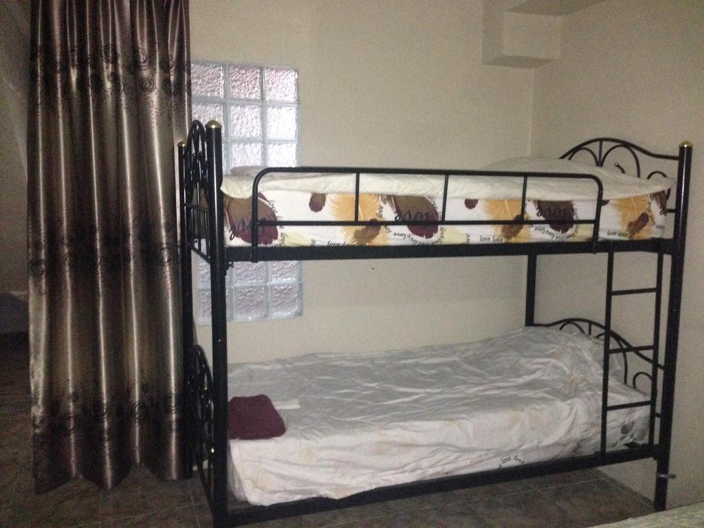 Artem'S Guesthouse Jomtien Beach Exterior photo