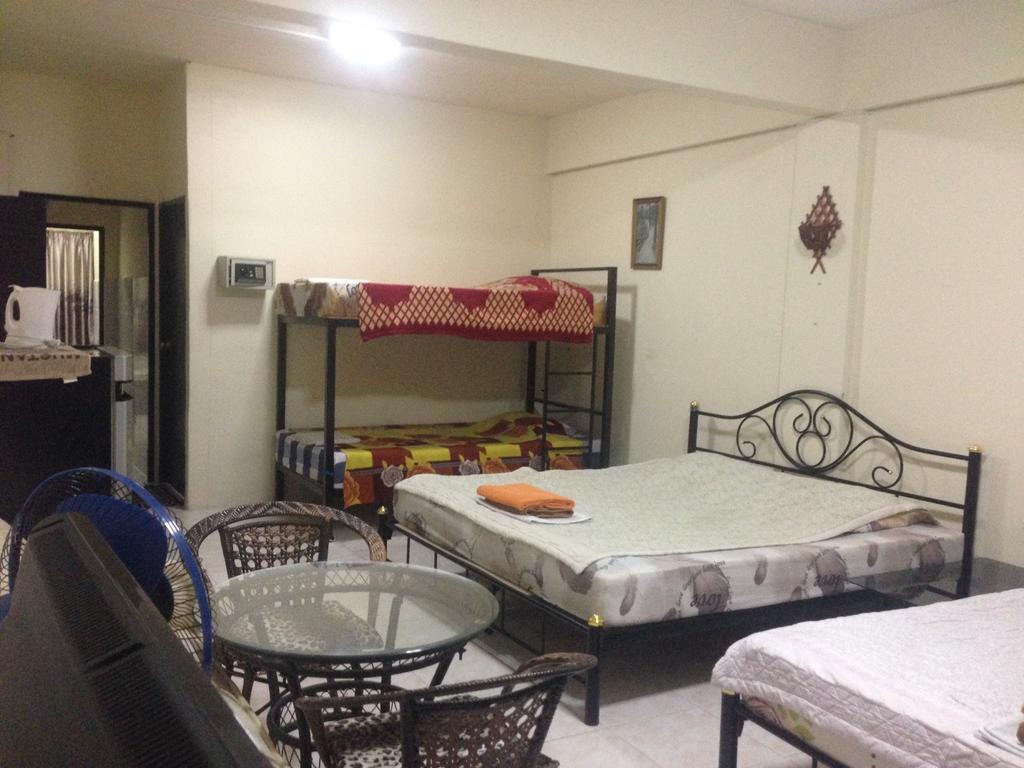 Artem'S Guesthouse Jomtien Beach Exterior photo