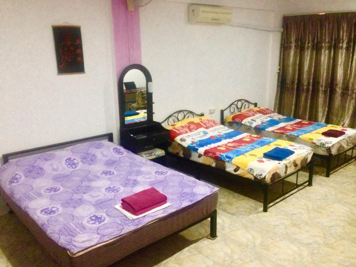 Artem'S Guesthouse Jomtien Beach Exterior photo