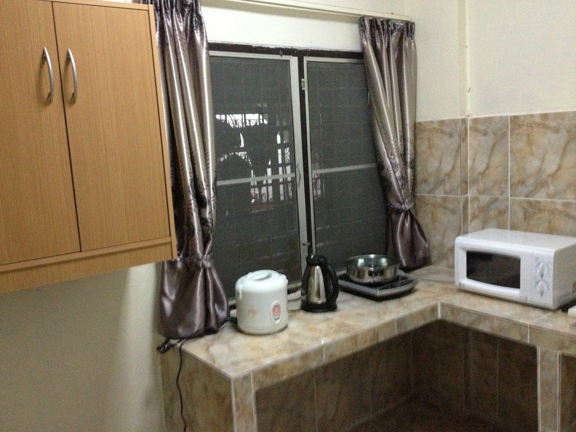 Artem'S Guesthouse Jomtien Beach Exterior photo